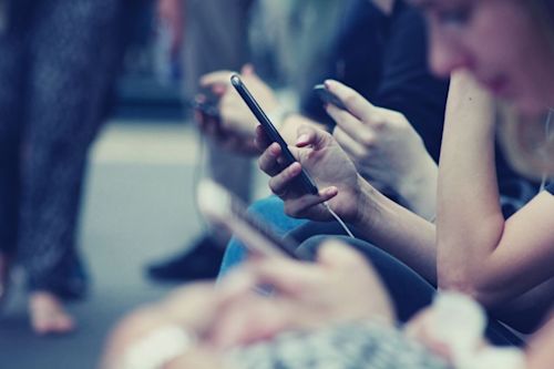 Akıllı Telefonlar Neden Anahtarların ve Geçiş Rozetlerinin Yerini Alacak?