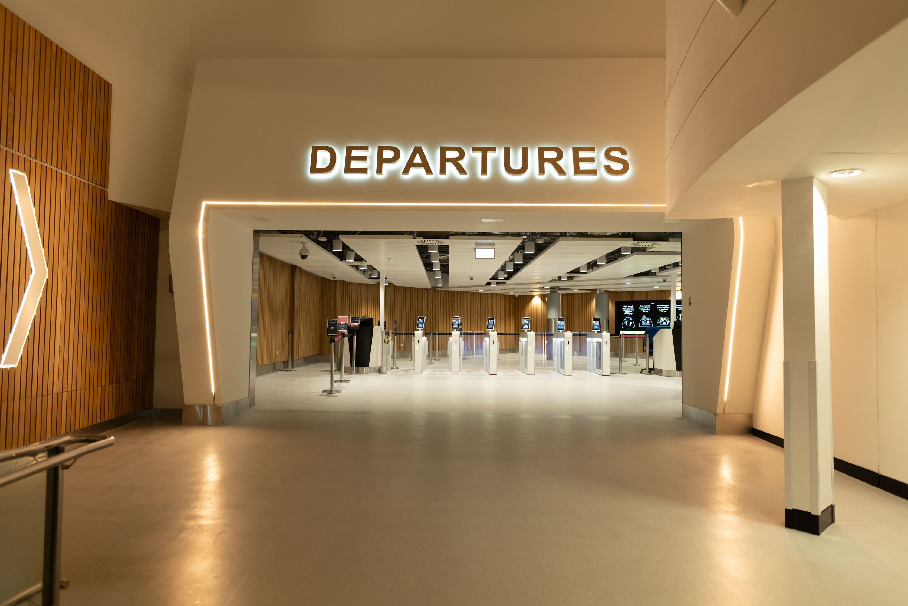 Improving airport passenger flow management for families