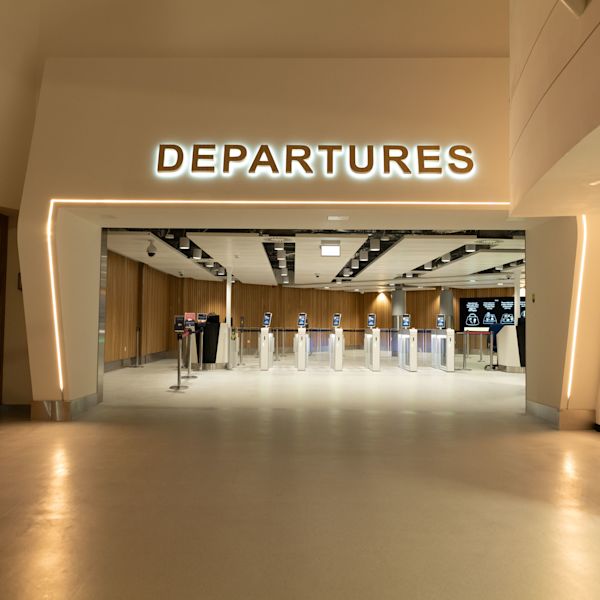 Improving airport passenger flow management for families