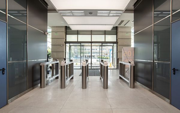 Sophisticated technology and minimalist design for a superb office experience