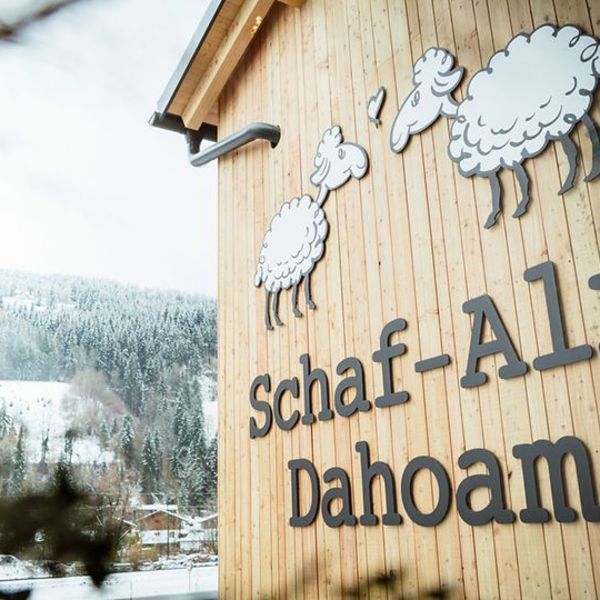 Wohlgefühl inklusive: Skihütten- Mitarbeiter*innen wohnen wie in einem Hotel