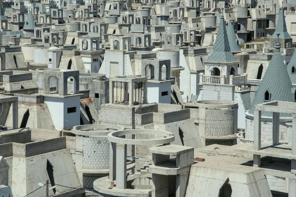 Skeletons-of-Ambition-5-Abandoned-Construction-Projects-From-Around-the-World.png
