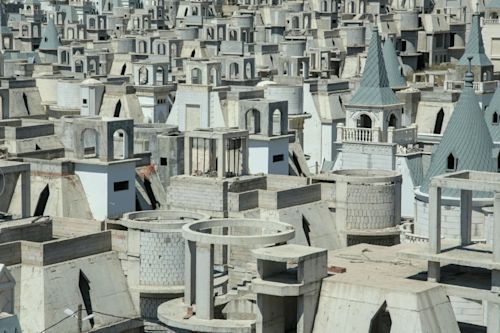 Skeletons-of-Ambition-5-Abandoned-Construction-Projects-From-Around-the-World.png