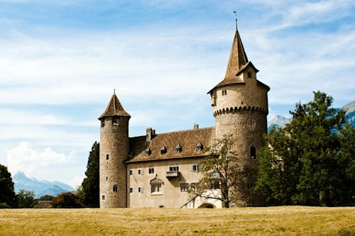 Blog_FeaturedImage_eternal-medieval-how-castle-elements-shape-modern-architecture.png