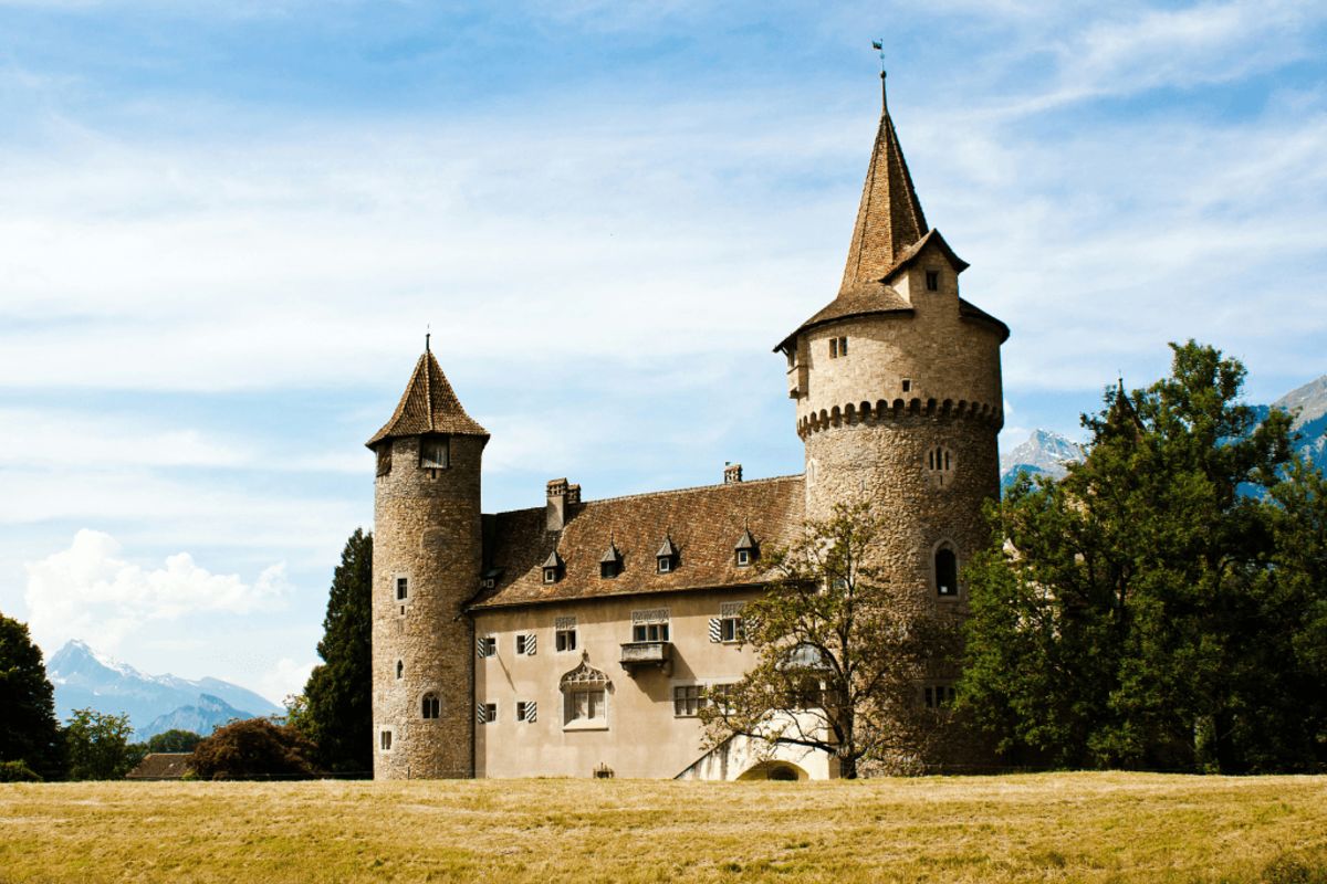 Blog_FeaturedImage_eternal-medieval-how-castle-elements-shape-modern-architecture.png