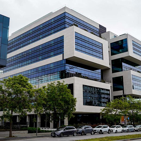 Safe access reinforces the Landmark Building’s vision to contribute to a sustainable future