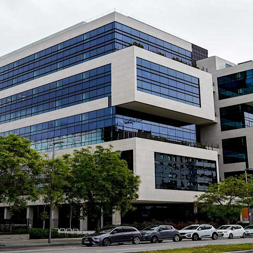 Safe access reinforces the Landmark Building’s vision to contribute to a sustainable future