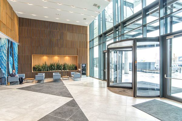 Decenas de empresas y requisitos. Una solución para un acceso seguro y coherente a todos los niveles: dormakaba