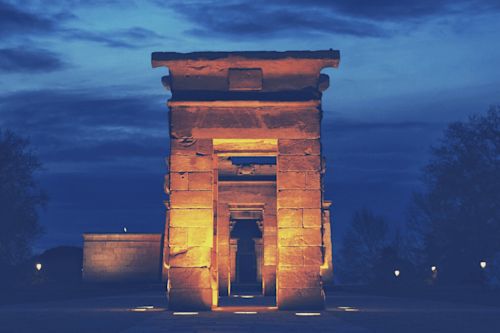 Blog_FeaturedImage_these-are-the-worlds-most-famous-fictional-doors_.png