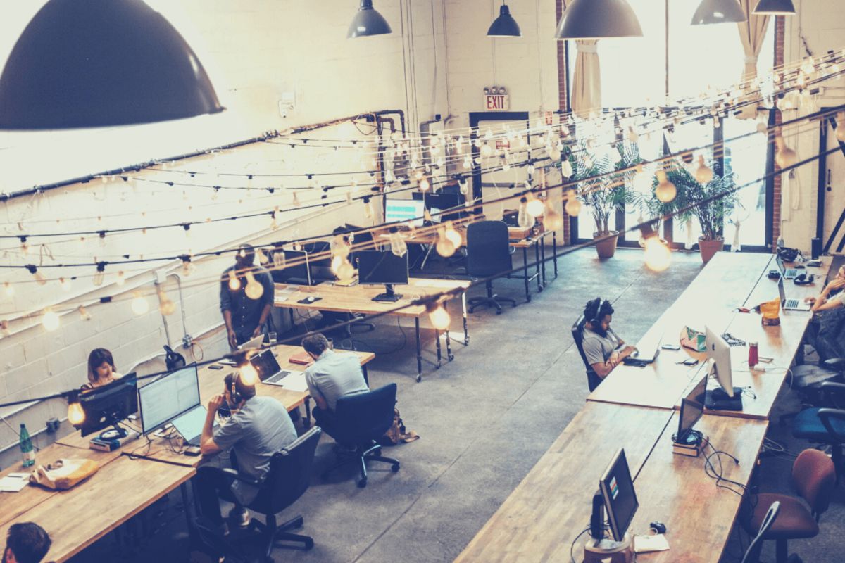 Blog_FeaturedImage_how-to-design-the-post-pandemic-office-for-hybrid-workers.png