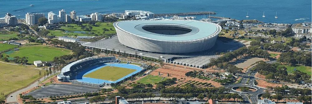 Stadion Kaapstad, door GMP Architects, Louis Karol & Associates en Point Architects (Zuid-Afrika)