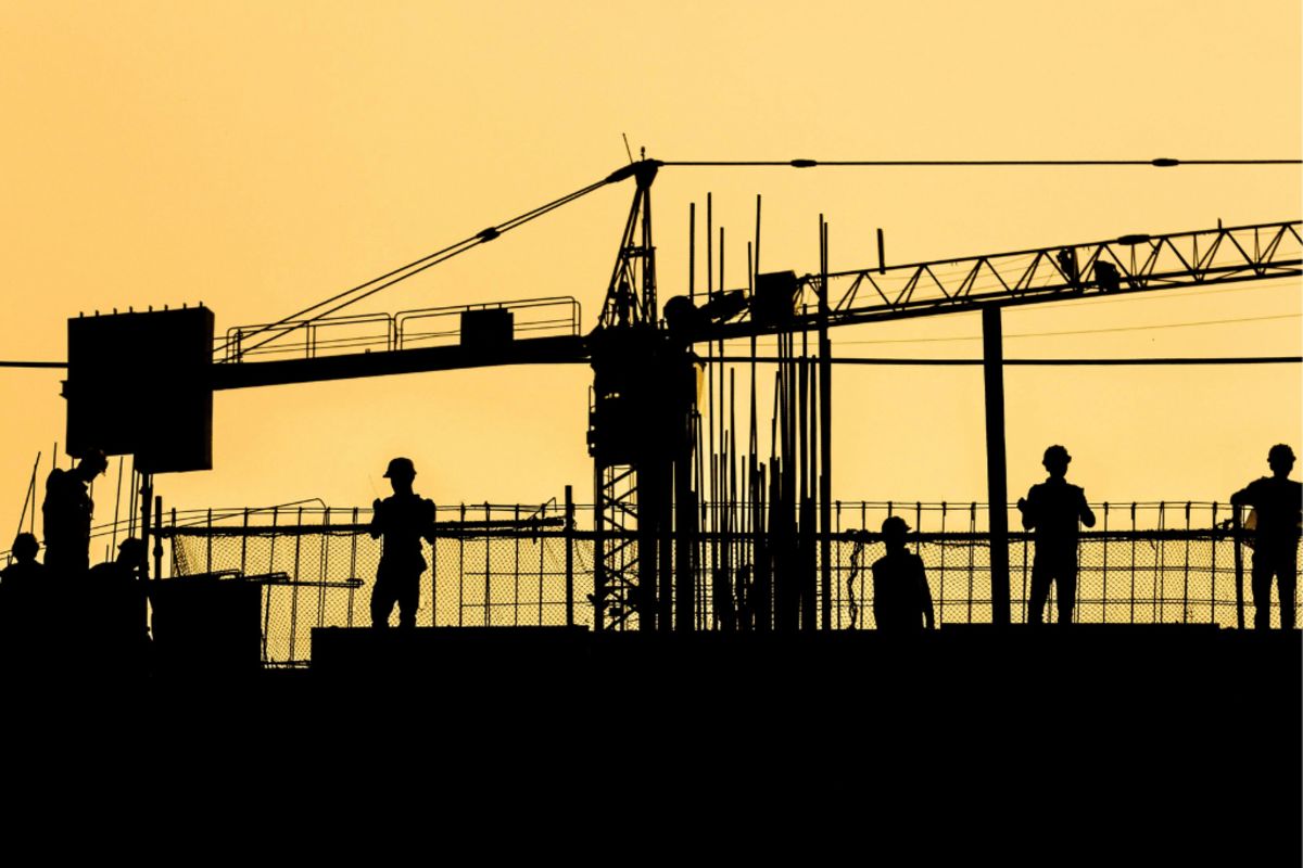 Blog_FeaturedImage_smart-safety-first-part-2-iot-and-wearables-at-connected-construction-sites.png