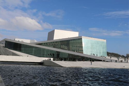Blog_FeaturedImage_5-contemporary-projects-that-nurture-the-dialogue-between-architecture-and-water.png