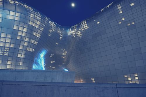 Blog_FeaturedImage_how-ai-helps-architects-to-create-these-surrealist-designs.png