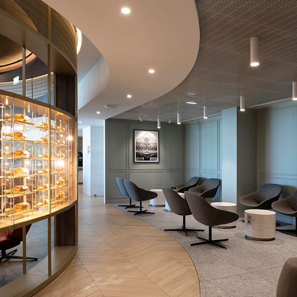 Lounge für Reisende in der Gold, First und Business Class mit automatisiertem Schnellzutritt