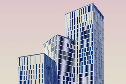 F%C3%BCmf-junge-Architekten-pr%C3%A4gen-modernes-Geb%C3%A4udedesign.jpg
