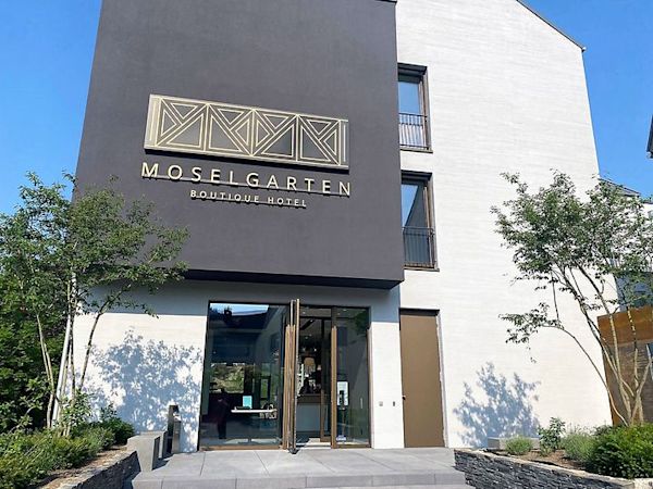 Electronic master key system for greater guest convenience