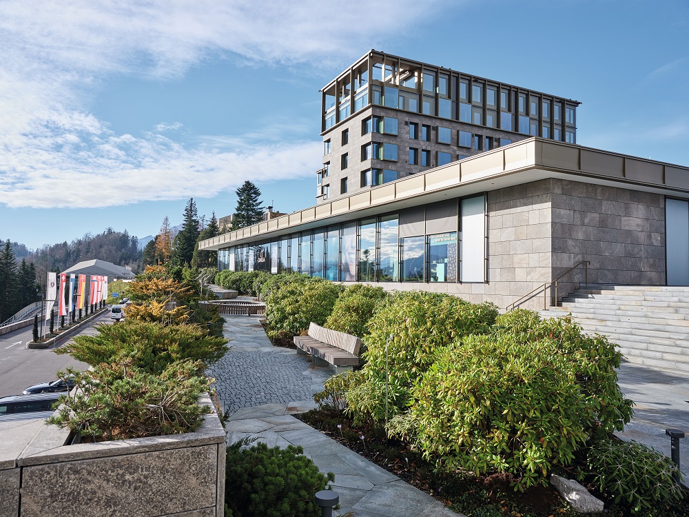 Barrier-free integrated door systems for an unforgettable alpine stay