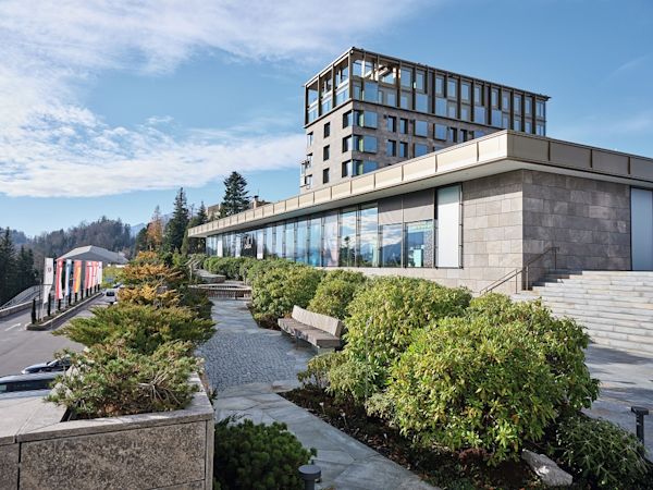 Barrier-free integrated door systems for an unforgettable alpine stay