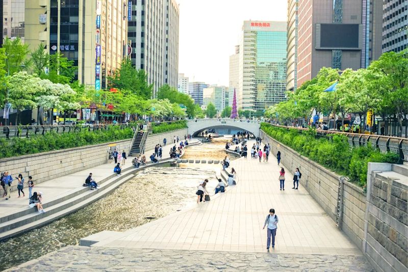 Cheonggyecheon: How a Reclaimed River Brought Life to Seoul