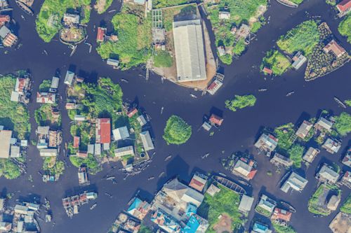 Blog_FeaturedImage_ganvie-5-urbanism-lessons-from-a-floating-west-african-village.png