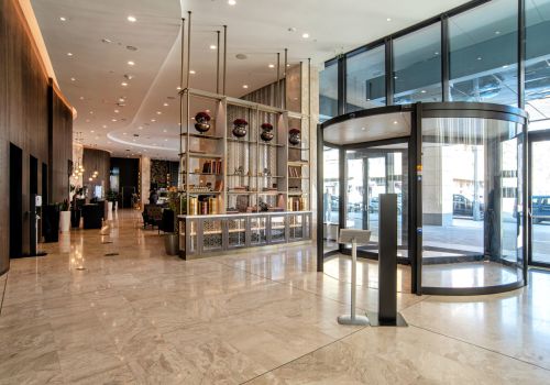 Plně integrovaný dveřní systém a flexibilní konferenční prostory v hotelu Hyatt Regency Sofia