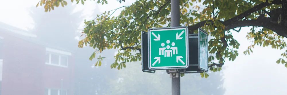 Voorbereid op nood- en evacuatieprocedures 