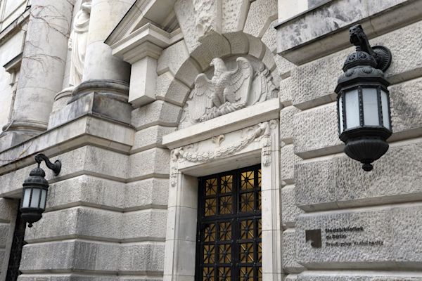 Preserving the heritage and historical value of the Stabi Berlin. Meeting modern security standards.