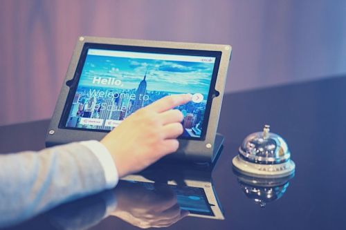Titel_Neue-Technologien-im-Gastgewerbe.jpg