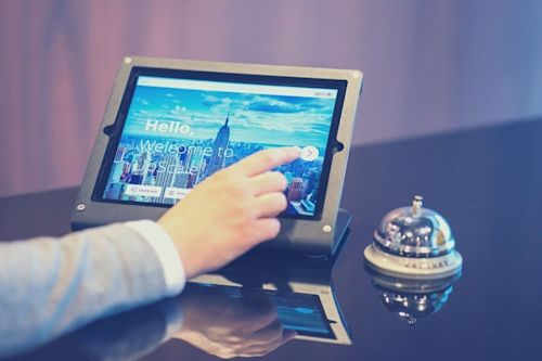 Titel_Neue-Technologien-im-Gastgewerbe.jpg