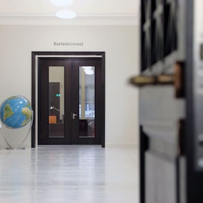 KartenLesesaal Weltkugel Stabi Atanassow 12-20 231