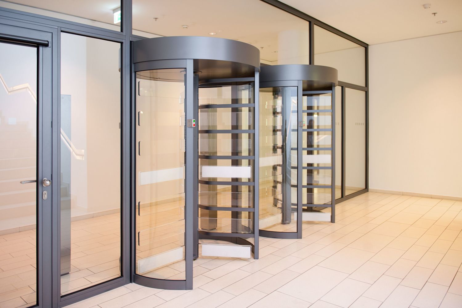 Geryon high security revolving door