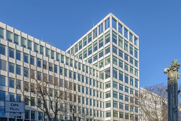 Up-to-date, seamless security – access control from a single source