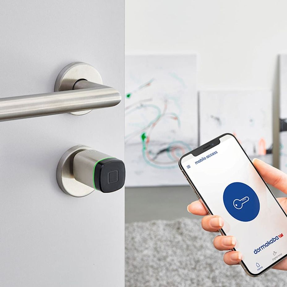 1679410563_dormakaba_digitalcylinder_mobile_phone_access.jpg