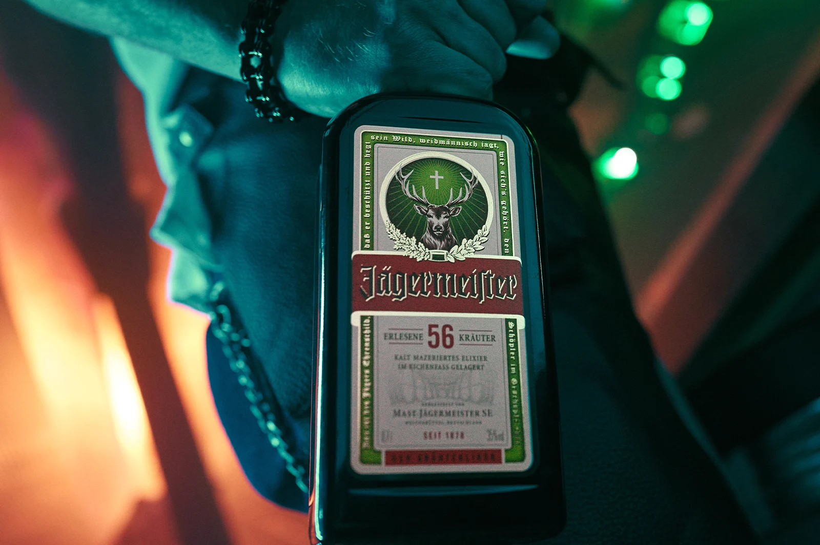 Jägermeister Pumpe Step 4 Flasche ins Eisfach legen