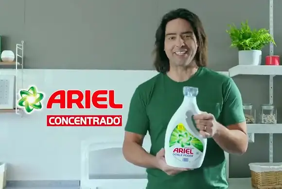 Ariel Detergente en Polvo Revitacolor, Cuida la Ropa de Color, 33