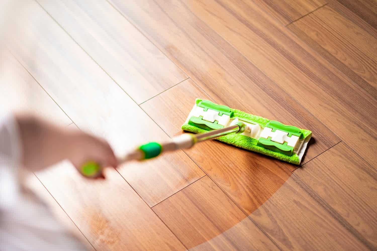 Recomendaciones y tips para limpiar los pisos de madera