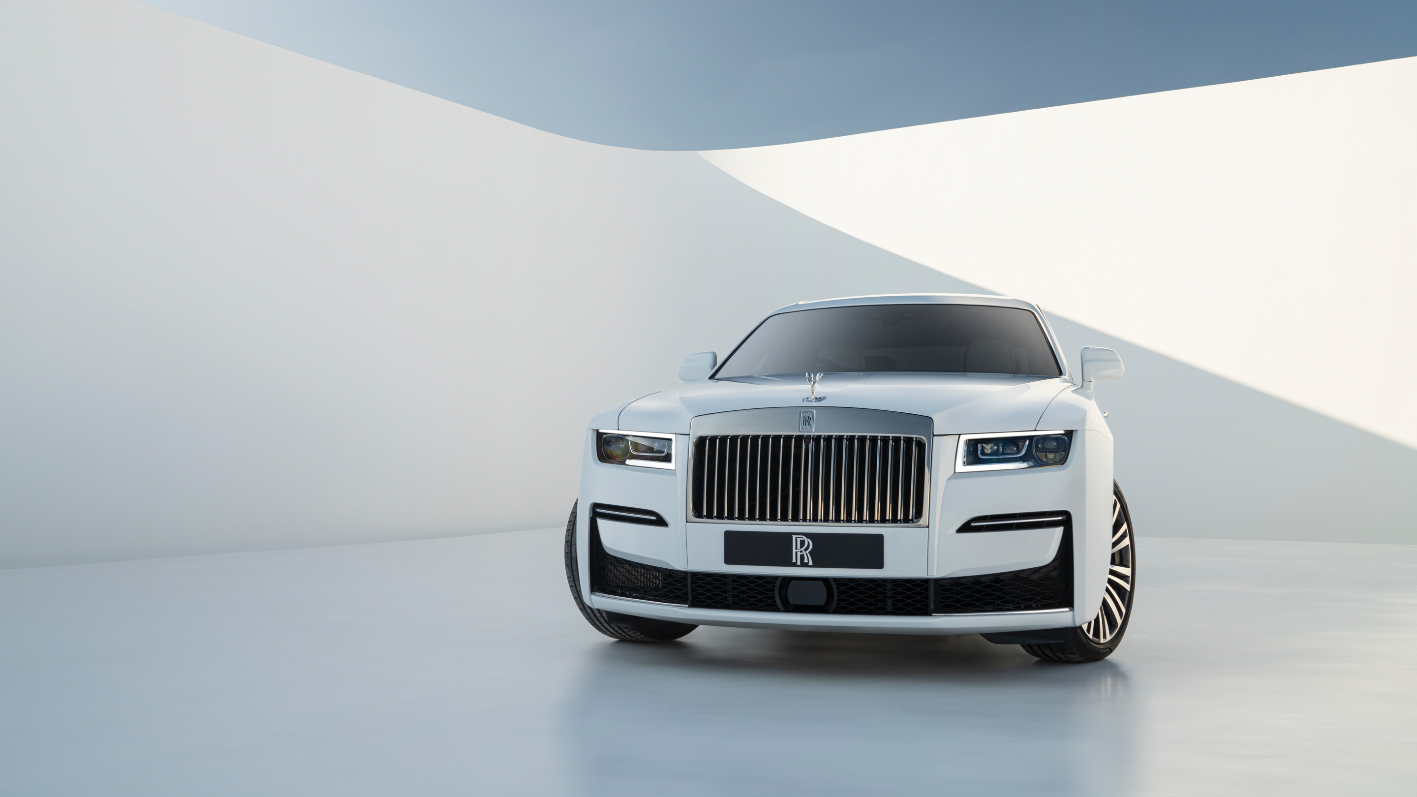 Tasteful Serenity Is the Goal of the New RollsRoyce Ghost  Barrons