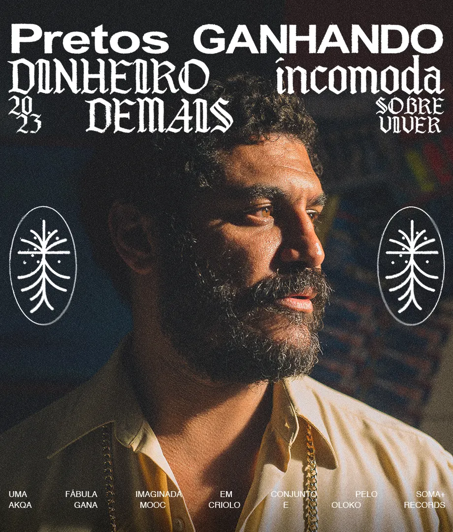 A man with curly hair and a beard gazes to the side, lit dramatically by warm light. Text in Portuguese covers the image, reading Pretos GANHANDO DINHEIRO DEMAIS incomoda sobre VIVER 2023. Background features patterns and symbols.