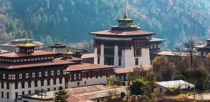 traditioneel-fort-klooster-met-gouden-daken &middot; bhutan-himalaya-trek