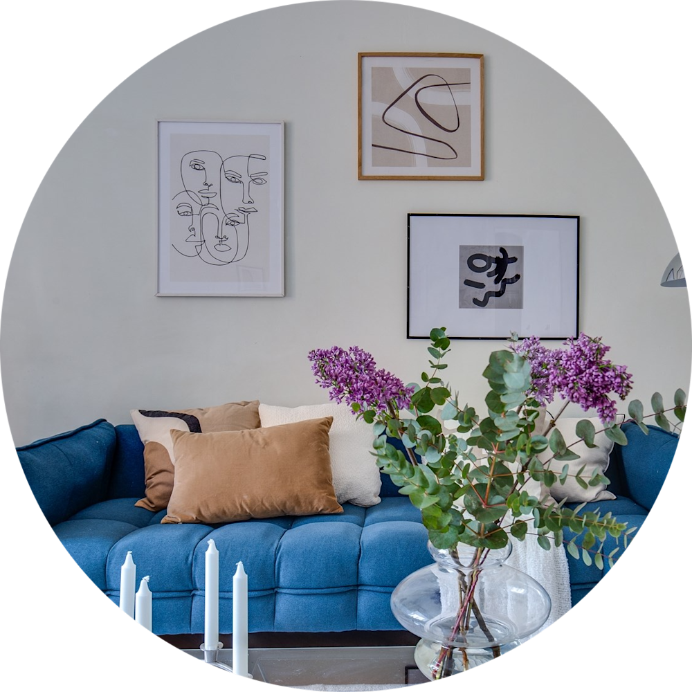 Vi ser även blå toner i inredningen. 