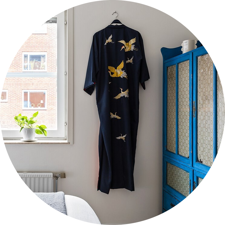 Varför inte en vacker Kimono på väggen?