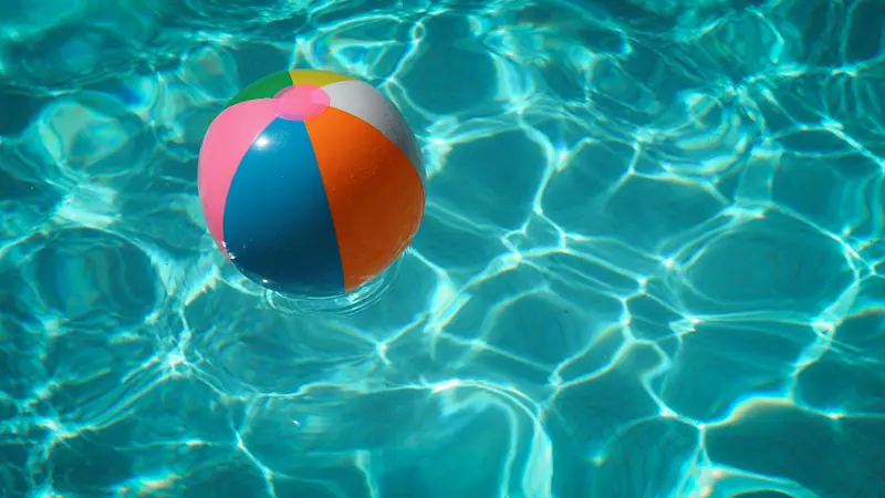 Pool med badboll