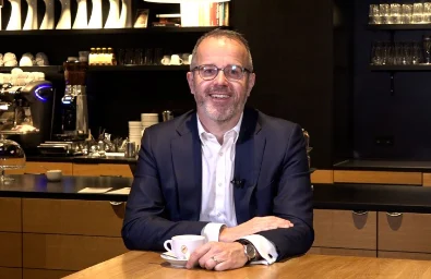 BayernLB-Chefvolkswirt Dr. Jürgen Michels präsentiert sein Videoblogformat "Espresso".