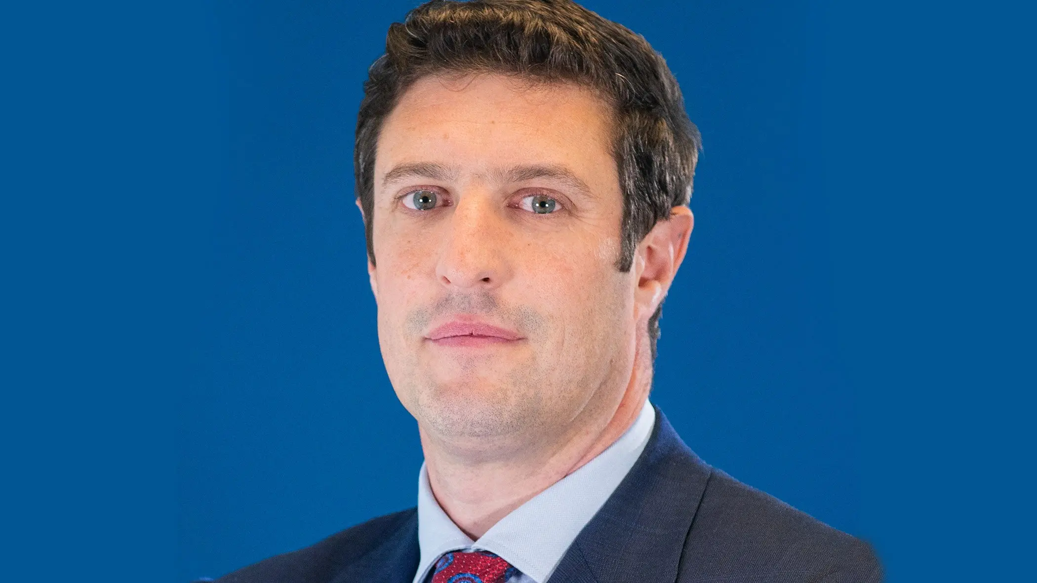 Ciaran Callaghan ist seit April 2022 Leiter des European Equity Research bei Amundi. 