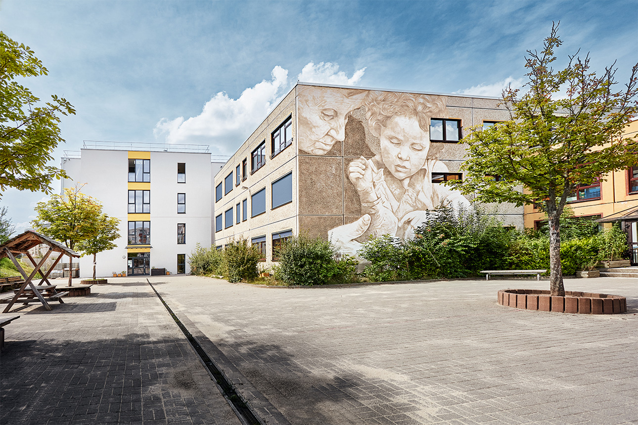 Das Schulgebäude mit Anbau der Gemeinschaftsschule Erfurt
