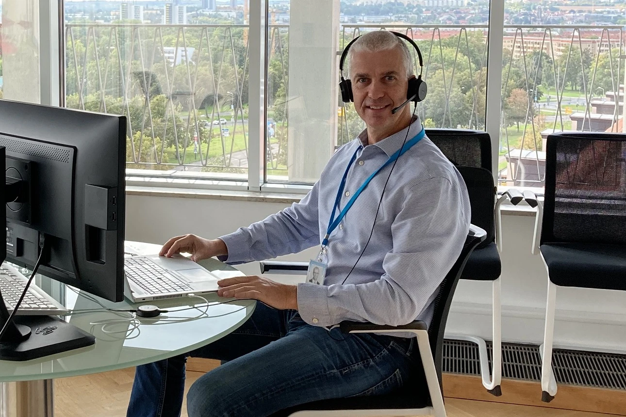 Torsten beim Arbeiten am DKB-Standort Dresden