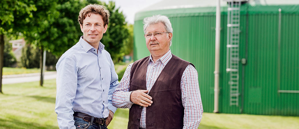 Landwirtschaftsexperte Gerald Hein mit Landwirt Wolfgang Jäger
