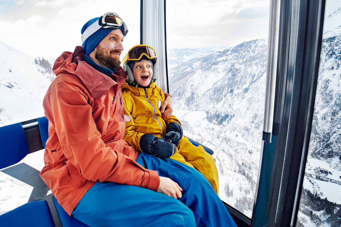 Gondelfahrt Papa und Sohn im Winterurlaub