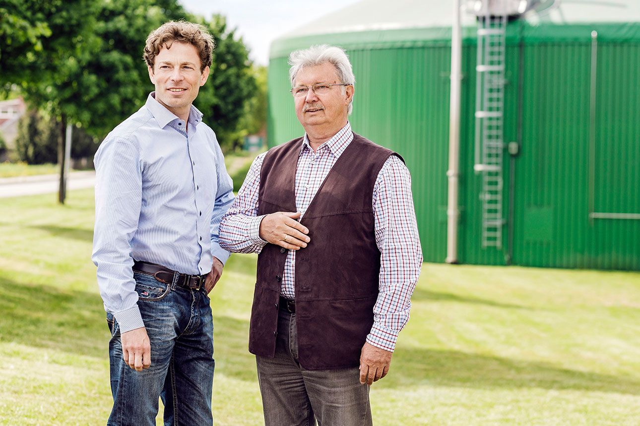 Landwirtschaftsexperte Gerald Hein mit Landwirt Wolfgang Jäger
